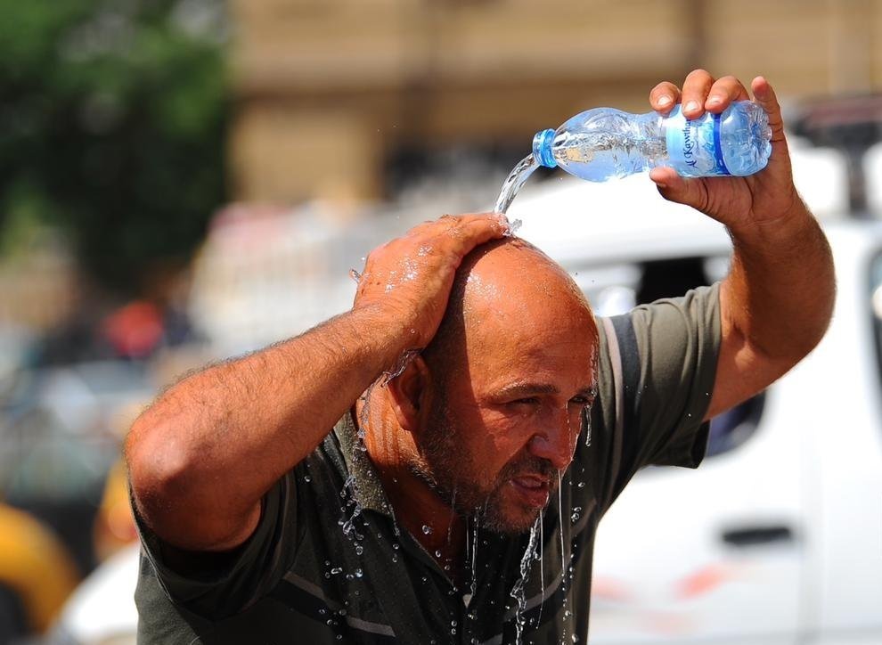 قيظ البصرة.. الحرارة تختصر النهارات الرسمية.. أربعة أيام من الدوام المخفف